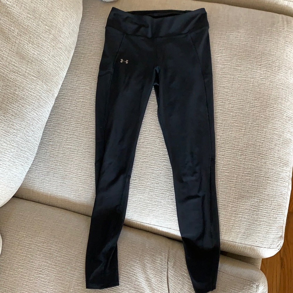 Black Under Armor leggings with mesh!